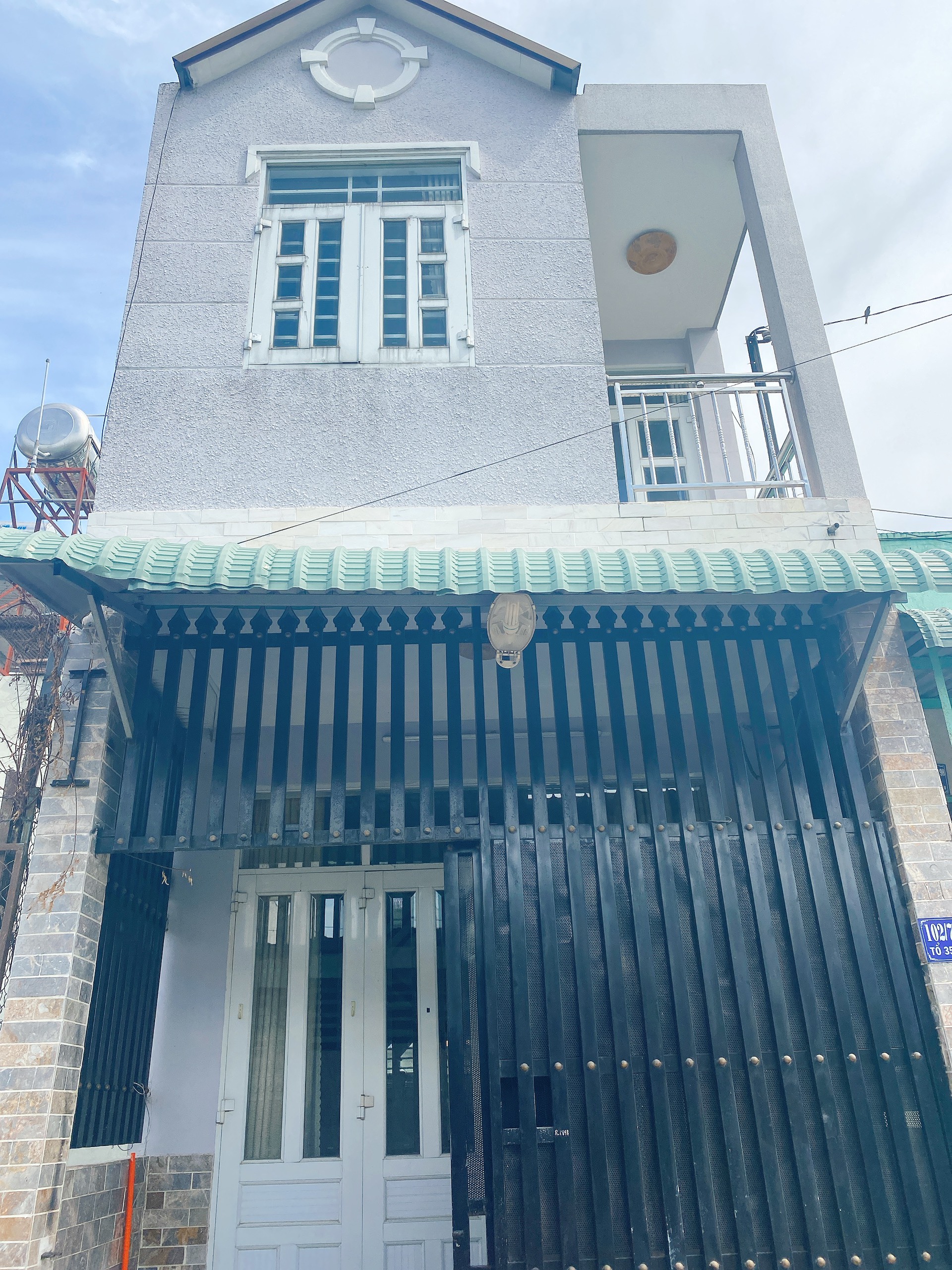 Nhà 2 lầu cần bán mùa dịch ở Tân Phong
