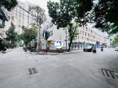 TOÀ VP CỰC ĐẸP CẦU GIẤY-MẶT TIỀN RỘNG-VỈ HÈ 2 BÊN-Ô TÔ TRÁNH NHAU