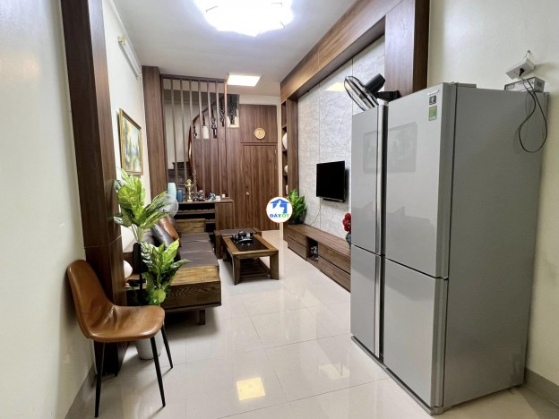 Nhỉnh 2 tỷ, nhà Tựu Liệt 35m 4 tầng , oto đỗ cổng, nhà đẹp mới Koong